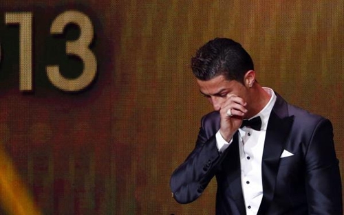 برشلونة يهنئ كريستيانو على فوزه بالكرة الذهبية 2013 برشلونة يهنئ كريستيانو على فوزه بالكرة الذهبية 2013