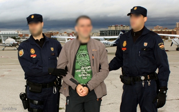الشرطة الإسبانية توقف ثلاثة مهاجرين مغاربة بتهمة حيازة وتهريب المخدرات