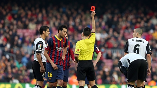 الإيقاف يضرب دفاع برشلونة قبل مواجهة إشبيلية الإيقاف يضرب دفاع برشلونة قبل مواجهة إشبيلية