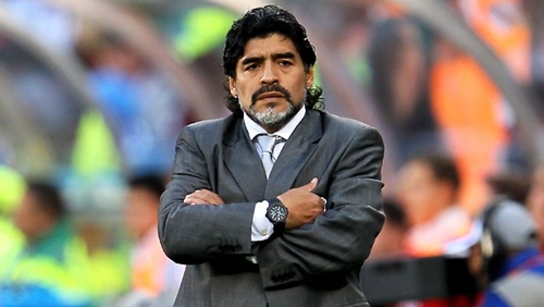 مارادونا يعود للملاعب مجددا مع ناد أرجنتيني درجة خامسة مارادونا يعود للملاعب مجددا مع ناد أرجنتيني درجة خامسة