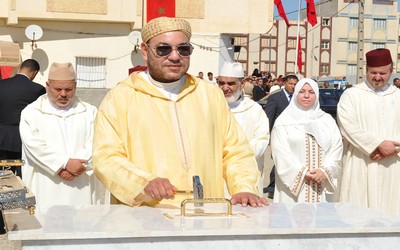 الملك محمد السادس يحل بمدينة طنجة واستنفار أمني لتأمين الزيارة