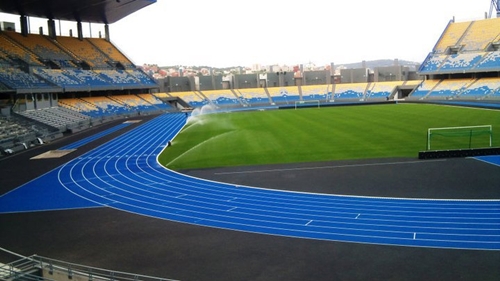 وفد الاتحاد الإفريقي يزور الملاعب المغربية المرشحة لاحتضان كأس إفريقيا 2015