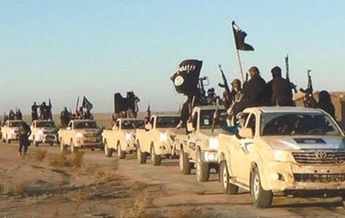 تونس تضبط أسلحة ووثائق عليها شعار “داعش” قــرب الحدود الليبية