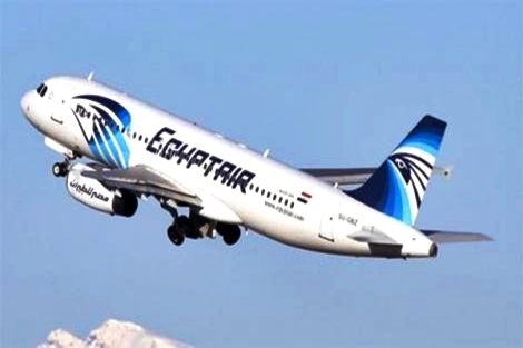 تحطم الطائرة المصرية المفقودة قبالة جزيرة كارباثوس وعلى متنها 66 شخصا