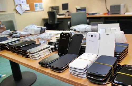 حجز حوالي 200 هاتف ذكي مهرب خلال عمليتين منفصلتين بميناء طنجة المتوسط