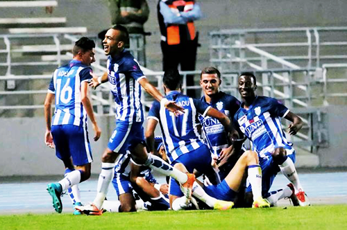 اتحاد طنجة يفوز على الراسينغ البيضاوي ويعتلي صدارة الترتيب