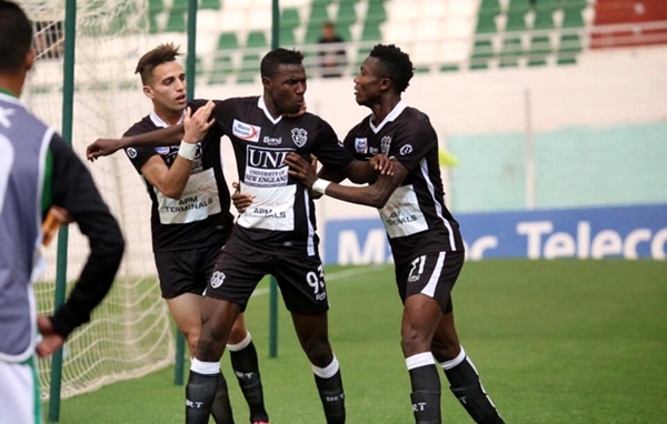 اتحاد طنجة يستنكر عنصرية جماهير خريبكة ضد لاعبه السنغالي “أوساينو”