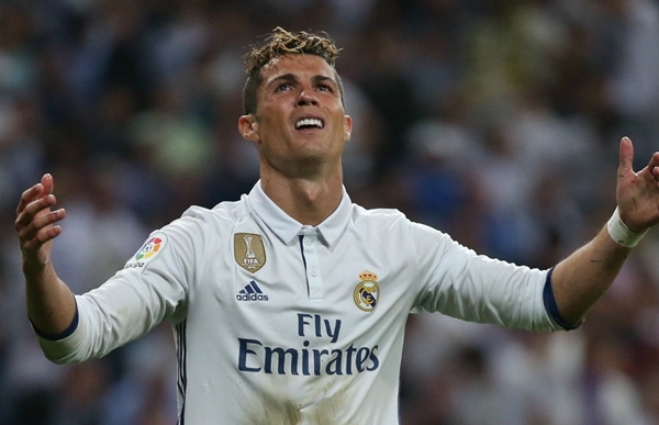 “كريستيانو رونالدو” يتخذ قرارا نهائيا بالرحيل عن ريال مدريد
