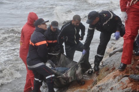 أمواج شاطئ “مالاباطا”بطنجة تلفظ جثة متحللة مجهولة الهوية