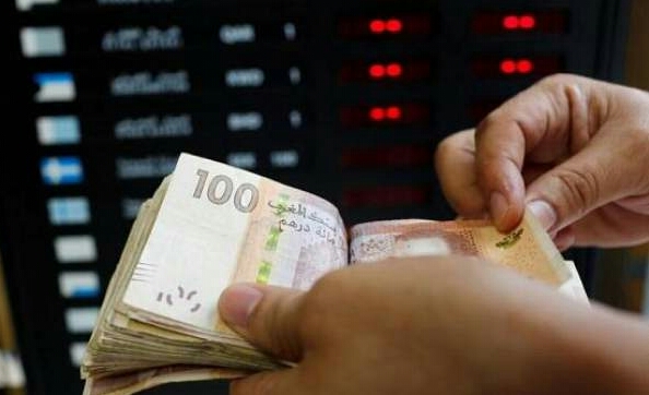 تعويم الدرهم يثير قلق شباب مغاربة من انخفاض القدرة الشرائية