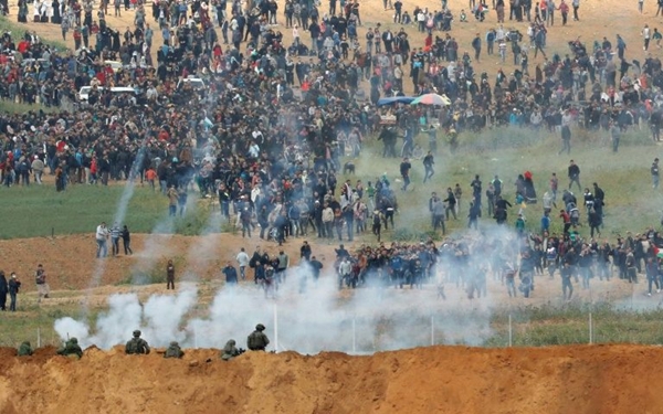 الجيش الاسرائيلي يقتل 14 فلسطينيا ويصيب الآف خلال احتجاجات في غزة
