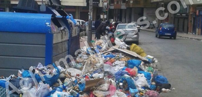 طنجة محاصرة بركام من الأزبال والنفايات والمواطنون يستغيثون