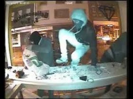 40 سنة لسارقي متجر للمجوهرات بحومة “الشوك” بطنجة