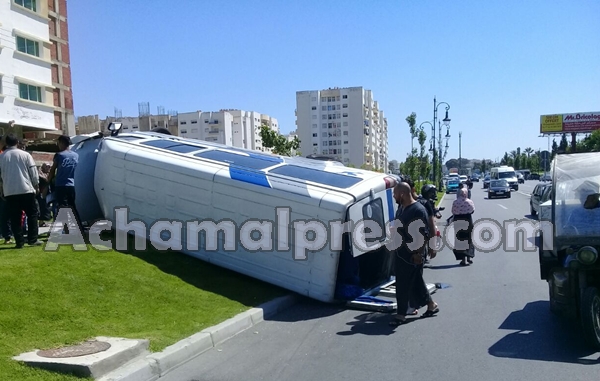 مصرع شخص وإصابة 18 اخرين في حادثة اصطدام سيارة لنقل العمال بطنجة