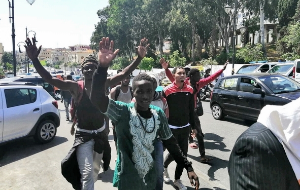 “التكتل الجمعوي بطنجة” ينتقد ظروف ترحيل مهاجرين أفارقة بالمغرب