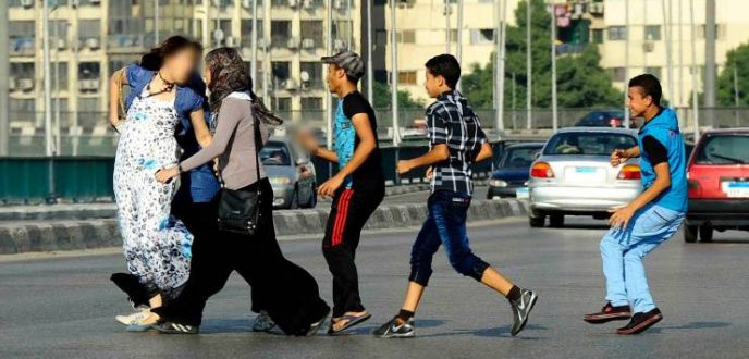قانون تشديد العقوبات على التحرش والعنف ضد النساء يدخل حيز التنفيذ
