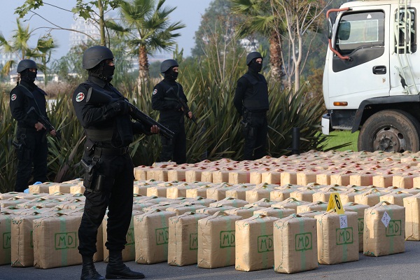 طنجة.. مصالح الأمن توجه ضربات نوعية لشبكات تهريب المخدرات