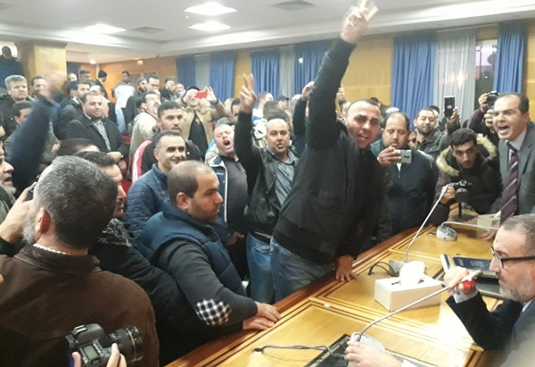 “البلوكاج” والاحتجاجات يشلان جماعة طنجة