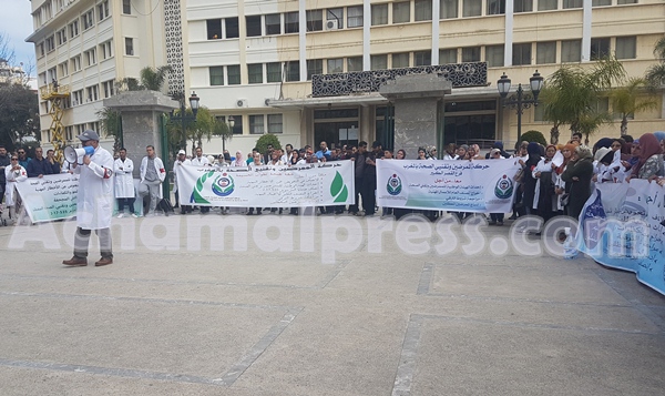 ممرضون غاضبون يحتجون أمام مقر ولاية طنجة