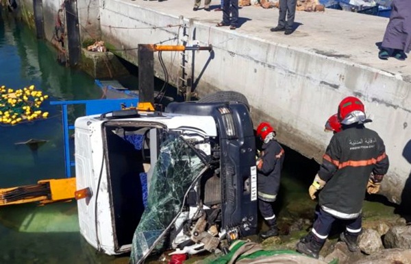 مصرع شخص إثر انقلاب رافعة متنقلة في حوض ميناء طنجة
