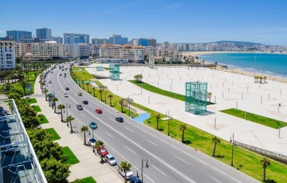 هيئات جمعوية تدق ناقوس الخطر من انعدام وجود ممرات للراجلين بكورنيش طنجة
