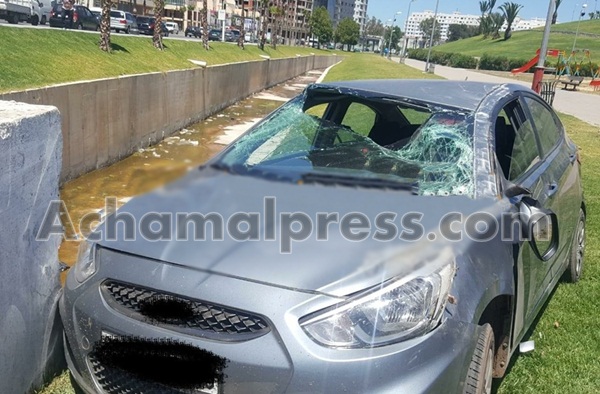 السرعة المفرطة تتسبب في انقلاب سيارة بقنطرة المواطفين بطنجة