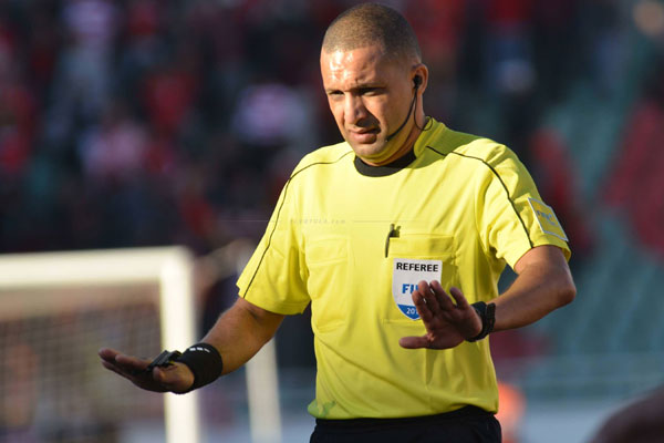 أربعة حكام مغاربة لإدارة مباريات كأس افريقيا للأمم بمصر