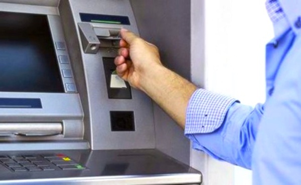 الأبناك تحذر المواطنين من أزمة السيولة تزامنا مع عطلة عيد الأضحى