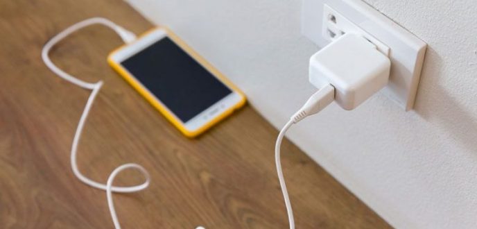 وزارة الصناعة تشن حملة مكثفة لمراقبة شواحن وبطاريات الهواتف المحمولة
