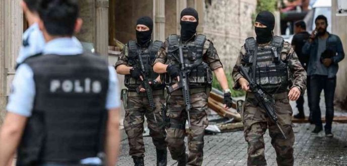 السلطات التركية توقف 64 شخصا بتهمة الانتماء لـ”داعش” ضمنهم مغربي