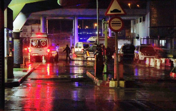 “مهاجرون أفارقة” يحكون تفاصيل اقتحام سائق مغربي لمعبر سبتة المحتلة