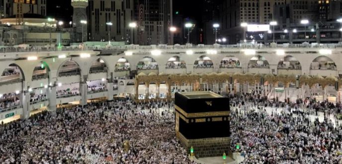 السعودية تعلق دخول المعتمرين والسائحين لمنع تفشي فيروس كورونا