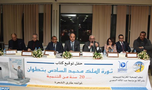 توقيع كتاب “ثورة الملك محمد السادس بتطوان .. 20 سنة من التنمية”