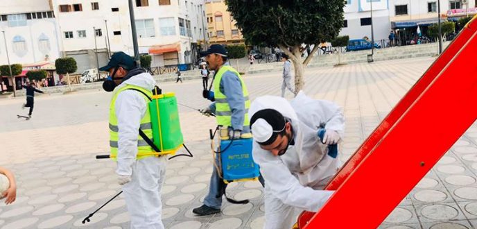 8437 عملية تطهير وتعقيم المرافق والأماكن العمومية بتطوان