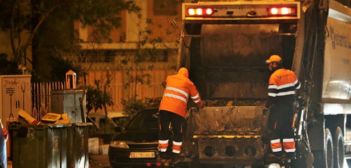 عمال النظافة.. عمل ليلي مكثف للحفاظ على جمالية مدينة طنجة