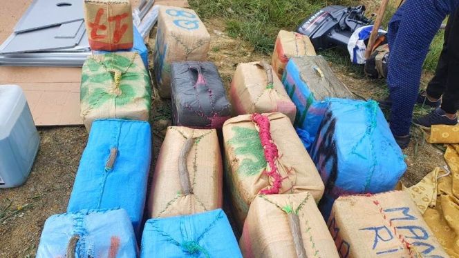 إحباط محاولة تهريب نصف طن من الحشيش انطلاقا من شاطئ “سيدي قنقوش” بطنجة