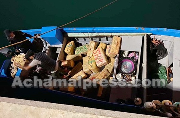 مطاردة قارب بسواحل طنجة تسفر عن حجز حوالي 700 كلغ من الحشيش