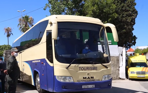 سلطات طنجة تشرع في نقل الفوج الثاني من مصابي كورونا الى بنسليمان