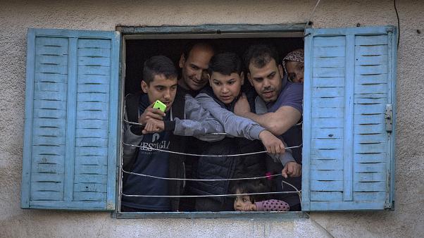 مغربي من أصل أربعة عانى من حالات صراع مع الأشخاص الذين قضى معهم فترة الحجر الصحي