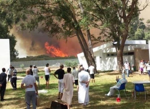 اندلاع حريق قرب المستشفى الميداني بطنجة وفرق الاطفاء تواصل جهودها لإخماده