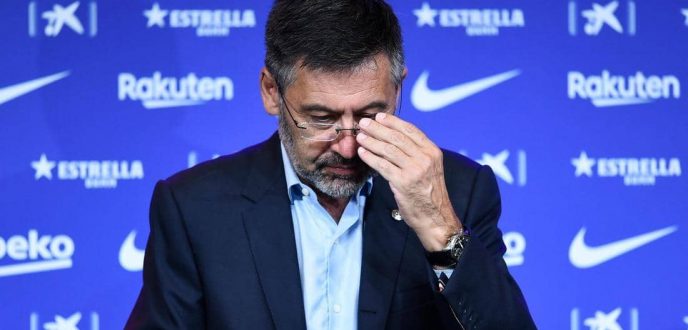 رئيس نادي برشلونة “جوزيب ماريا بارتوميو”  يستقيل من منصبه