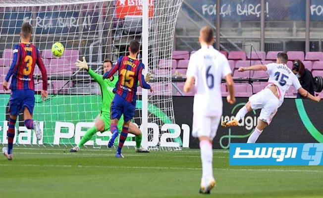 ريال مدريد يحسم الكلاسيكو بثلاثية في شباك برشلونة