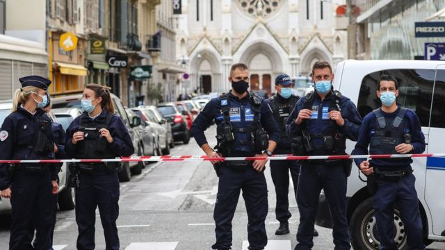فرنسا.. اعتقال ستة أشخاص على ذمة التحقيق في الهجوم على كنيسة