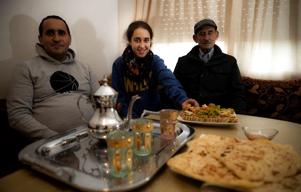 إسبانيا تتوِج تلميذة مغربية بوسام الاستحقاق لتفوقها دراسيا على 600 طالب متميز