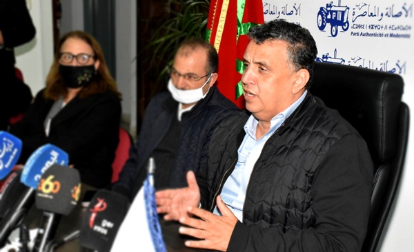 وهبي يغازل العدالة والتنمية من طنجة