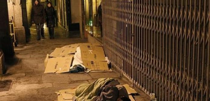 وفاة مغربيان بشوارع برشلونة بسبب عاصفة “فيلومينا”