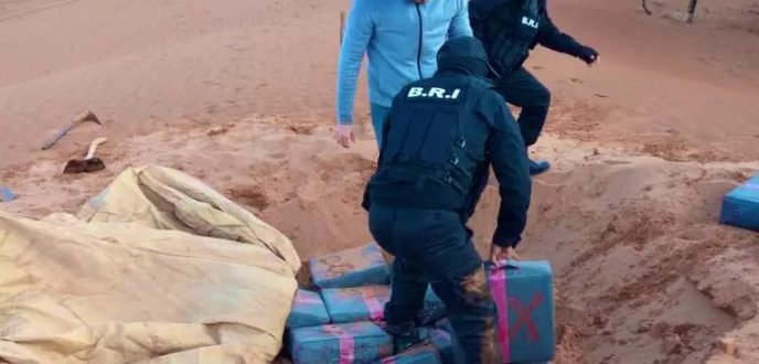 حجز أكثر من 9 أطنان من “الحشيش” مطمورة تحت الرمال بكلميم