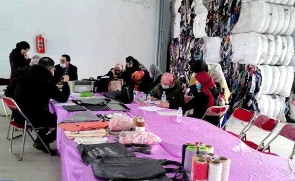 سلطات الفنيدق تشرع في إبرام عقود عمل لإدماج المتضررات من إغلاق معبر باب سبتة