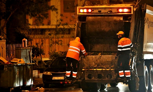 نقابيون يطالبون بإدراج عمال النظافة ضمن الفئات الأولى المستهدفة بلقاح كورونا