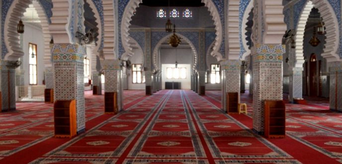 مسجد غينيا .. صرح روحاني ومعماري في قلب الحسيمة